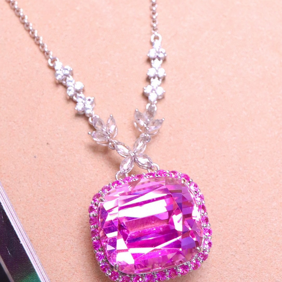 14k Gold 34.84 Ctw Natural Kunzite & Sapphire Necklace: Ref:231044211 // gold content:14k gold // main gemstone:kunzite // shape:cushion // carat weight:32. 25ct // color:purple // treatment:natural // // adjacent gemstone 2 : sapphire // shape:multiply //