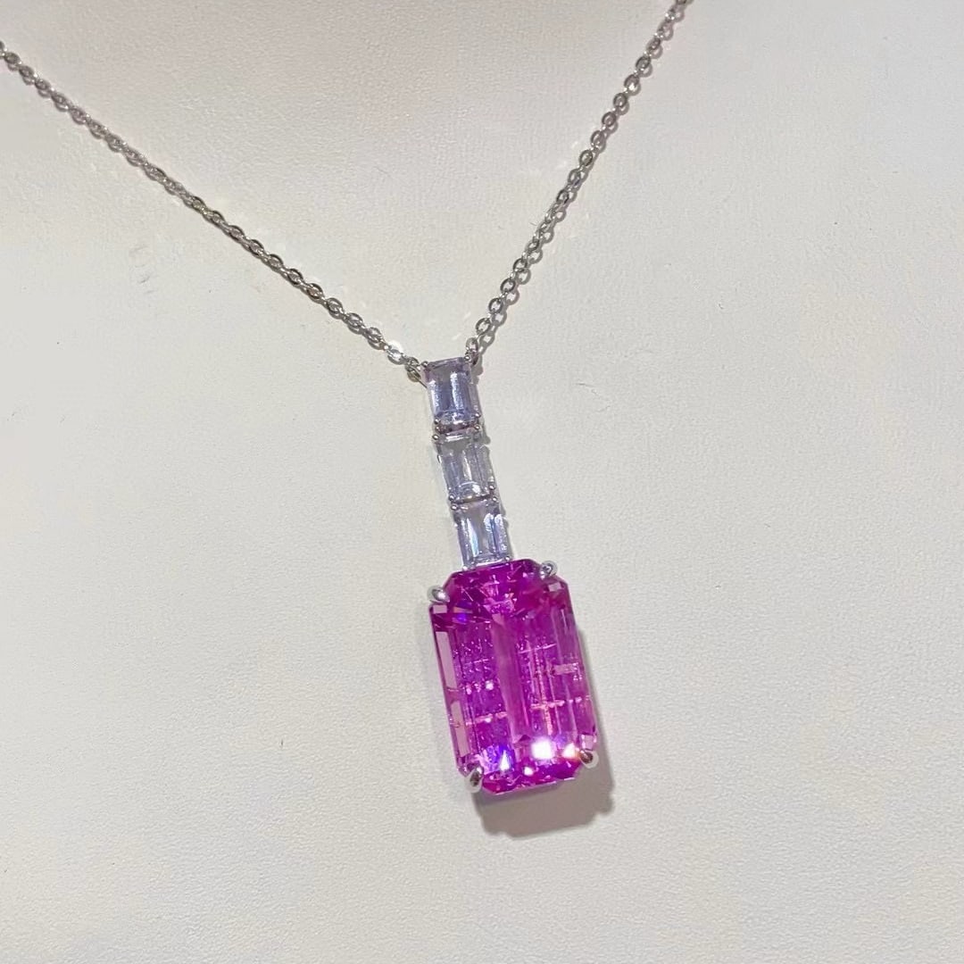 14k Gold 18.43 Ctw Natural Kunzite & Sapphire Pendant( Without Chain ): Ref:231044214 // gold content:14k gold // main gemstone:kunzite // shape:octagonal // carat weight:16. 75ct // color:purple // treatment:natural // // adjacent gemstone 2 : sapphire //