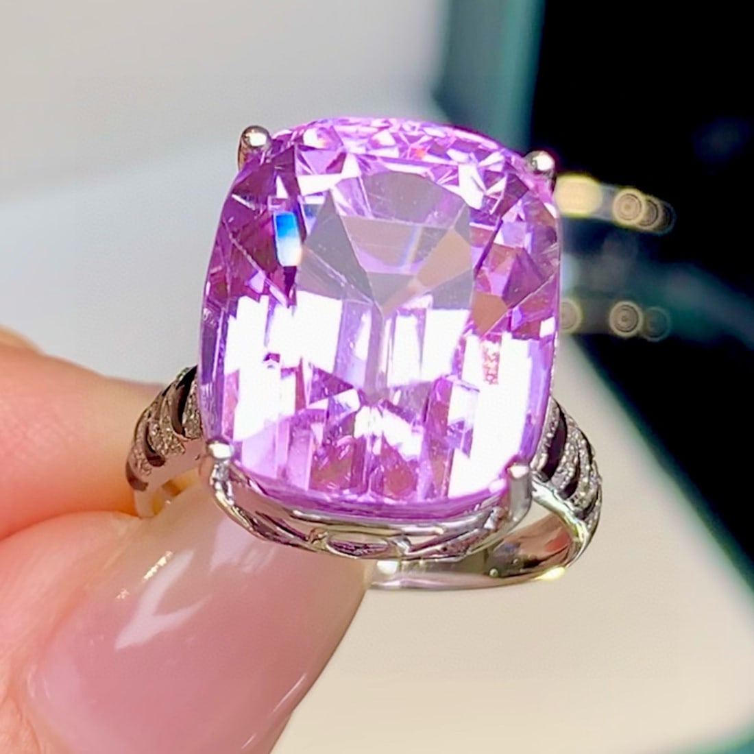14k Gold 19.6 Ct Natural Kunzite & Diamond Ring - 3