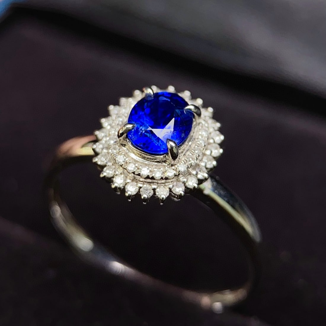 14k Gold 0.8 Ct Natural Sapphire & Diamond Ring - 3