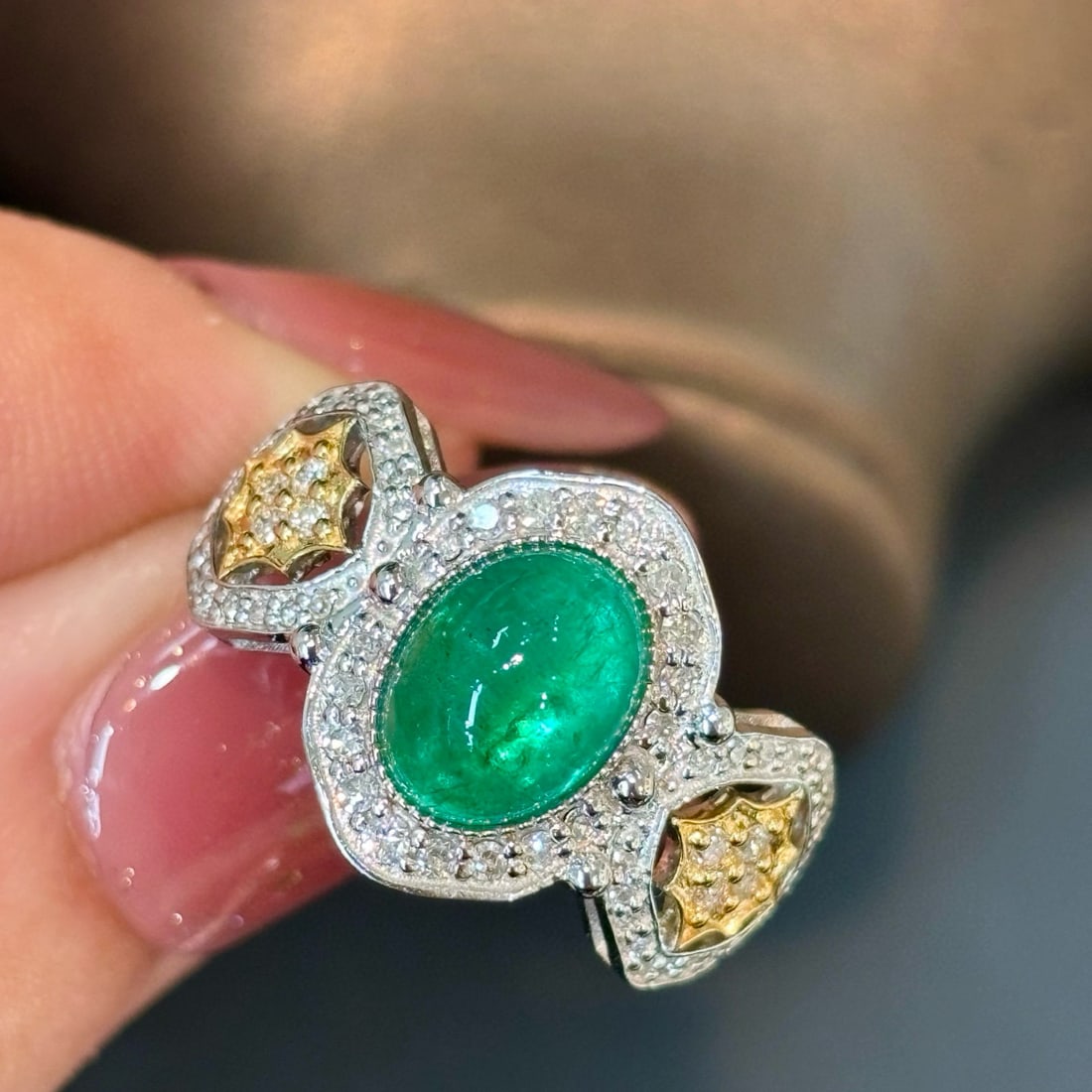 14k Gold 1.6 Ct Natural Emerald & Diamond Ring: Ref:231044233 // gold content:14k gold // ring size:7. 25us // // main gemstone:emerald // shape:oval // carat weight:1. 6ct // color:green // treatment:natural // // adjacent gemstone 2 : diamond //