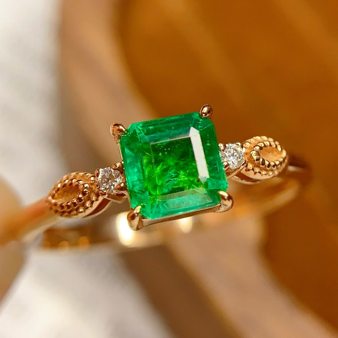 14k Gold 0.8 Ct Vivid Green Natural Emerald & Diamond Ring - 5