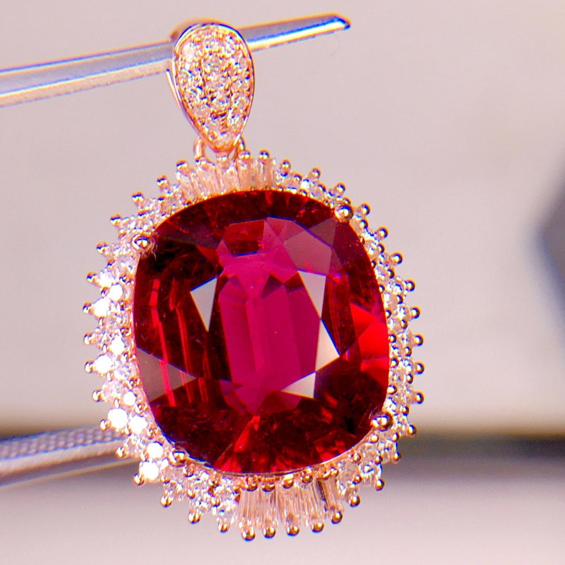 14k Gold 6.62 Ct Natural Tourmaline & Diamond Pendant( Without Chain ): Ref:231044256 // gold content:14k gold // main gemstone:tourmaline // shape:oval // carat weight:6. 62ct // color:red // treatment:natural // // adjacent gemstone 2 : diamond // shape:multiply // clar