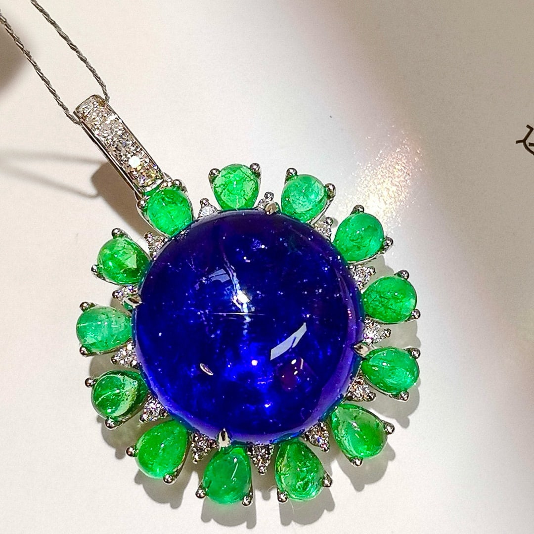 14k Gold 20.00 Ctw Natural Tanzanite & Emerald Pendant( Without Chain ): Ref:231044258 // gold content:14k gold // main gemstone:tanzanite // shape:round // carat weight:17. 85ct // color:blue // treatment:natural // cut grade:g // // adjacent gemstone 2 : emerald //