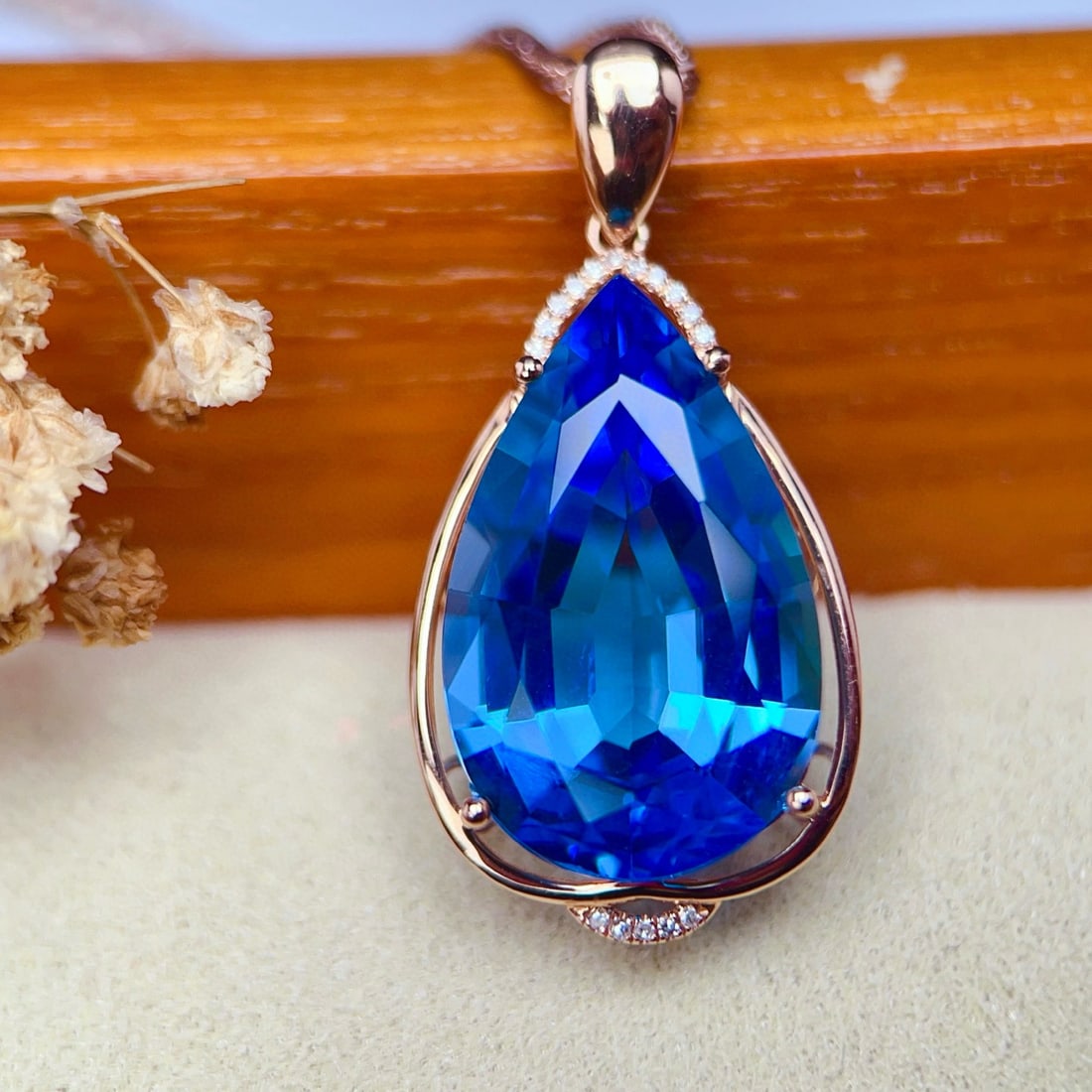 14k Gold 19.85 Ctw Natural Topaz & Diamond Pendant( Without Chain ): Ref:231044262 // gold content:14k gold // main gemstone:topaz // shape:pear // carat weight:19. 8ct // color:blue // treatment:natural // // adjacent gemstone 2 : diamond // number of stones:16 //
