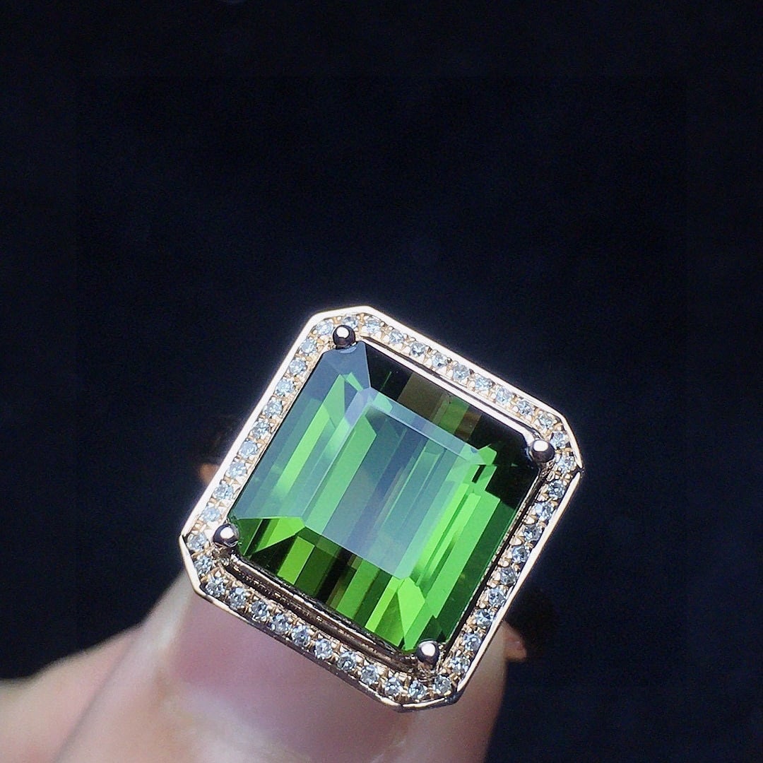 14k Gold 5.42 Ct Natural Tourmaline & Diamond Ring: Ref:231044286 // gold content:14k gold // ring size:7. 25us // // main gemstone:tourmaline // shape:octagonal // carat weight:5. 42ct // color:green // treatment:natural // // adjacent gemstone 2 : di