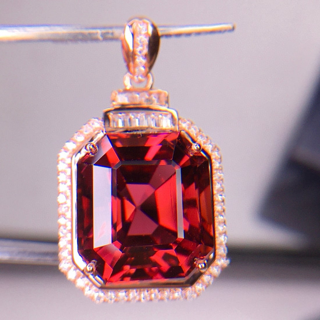 14k Gold 11.68 Ct Natural Tourmaline & Diamond Pendant( Without Chain ): Ref:231044288 // gold content:14k gold // main gemstone:tourmaline // shape:octagonal // carat weight:11. 68ct // color:red // treatment:natural // // adjacent gemstone 2 : diamond // shape:round // c