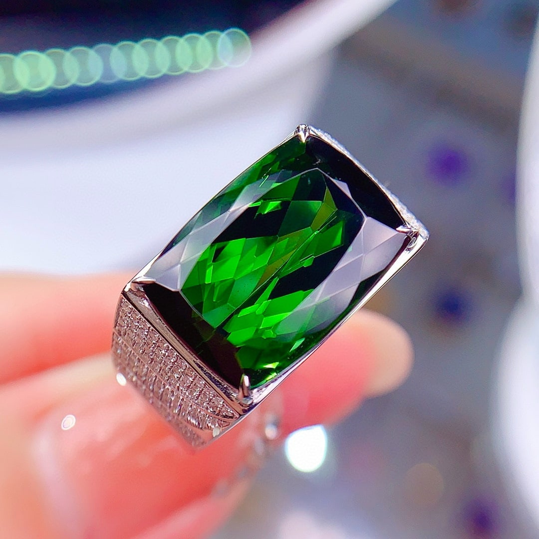 14k Gold 10.5 Ct Natural Tourmaline & Diamond & Men¡¯s Ring: Ref:231044330 // gold content:14k gold // ring size:8us // // main gemstone:tourmaline // shape:cushion // carat weight:10. 5ct // color:green // treatment:natural // // adjacent gemstone 2 : diamond 