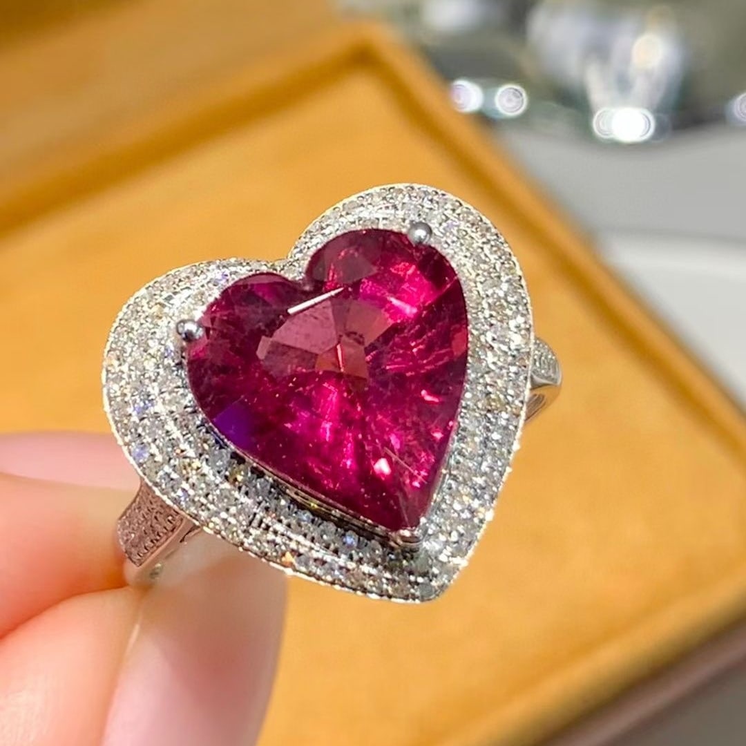 14k Gold 3.7 Ct Natural Tourmaline & Diamond Ring: Ref:231044334 // gold content:14k gold // ring size:7. 25us // // main gemstone:tourmaline // shape:heart // carat weight:3. 7ct // color:red // treatment:natural // // adjacent gemstone 2 : diamond