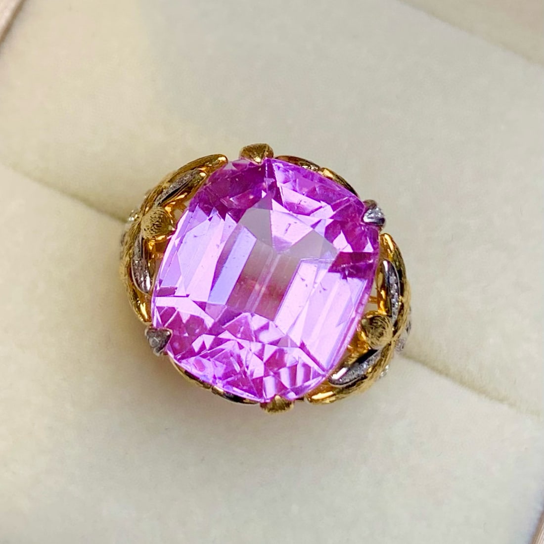 14k Gold 15.2 Ct Natural Kunzite & Diamond Ring: Ref:231044342 // gold content:14k gold // ring size:7. 25us // // main gemstone:kunzite // shape:cushion // carat weight:15. 2ct // color:purple // treatment:natural // // adjacent gemstone 2 :