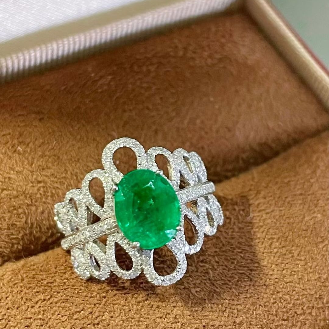 14k Gold 1.5 Ct Vivid Green Natural Emerald & Diamond Ring: Ref:231044353 // gold content:14k gold // ring size:7. 25us // // main gemstone:emerald // shape:oval // carat weight:1. 5ct // color:vivid green // treatment:natural // // adjacent gemstone 2 :