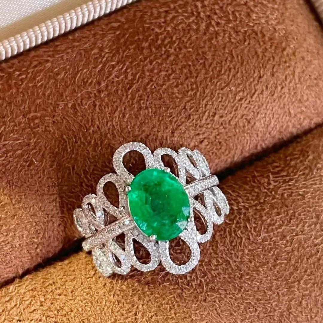 14k Gold 1.5 Ct Vivid Green Natural Emerald & Diamond Ring - 2