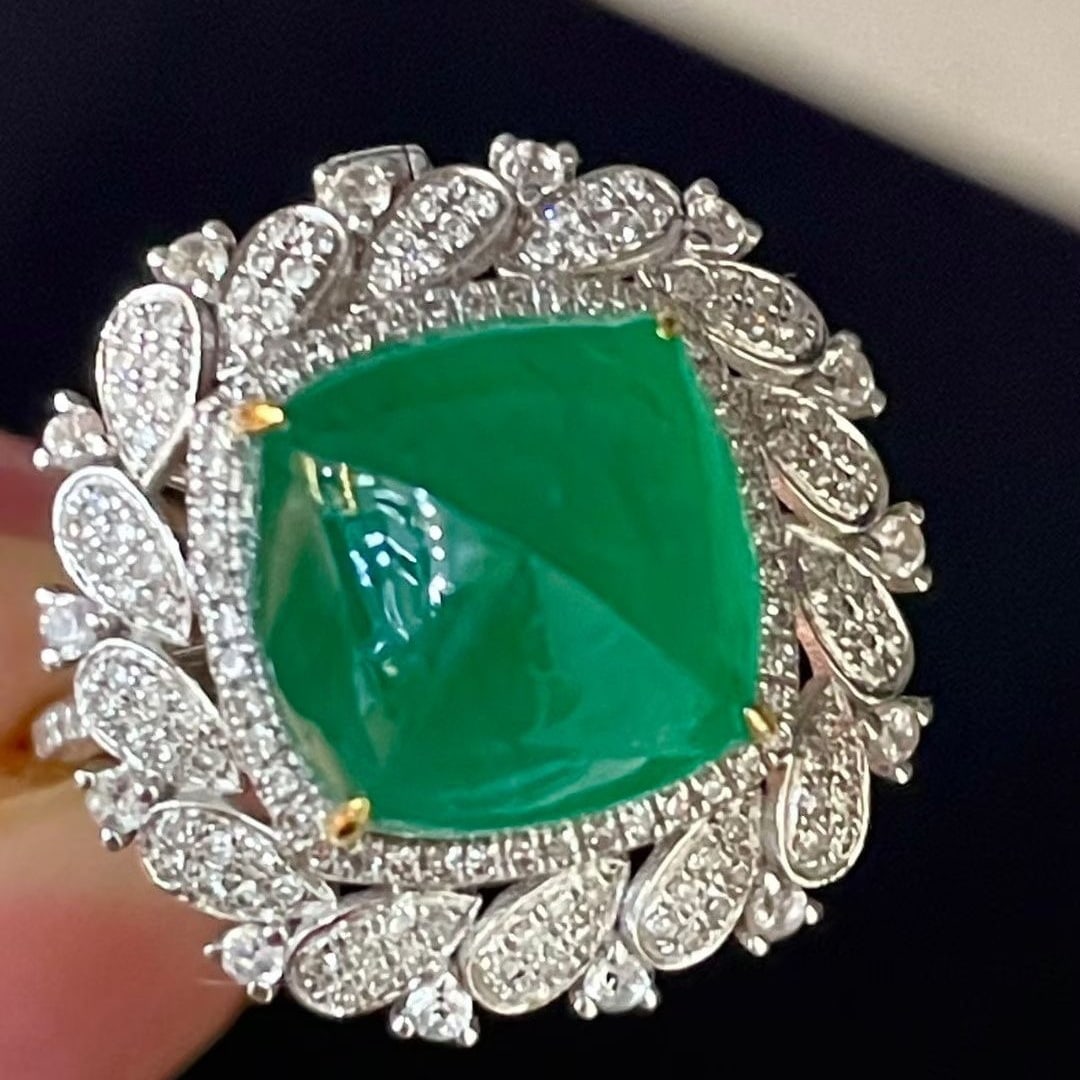 14k Gold 5.5 Ct Natural Emerald & Diamond Ring/pendant( Without Chain ): Ref:231044356 // gold content:14k gold // ring size:7. 25us // // main gemstone:emerald // shape:suger-loaf // carat weight:5. 5ct // color:green // treatment:natural // // adjacent gemstone 2 :