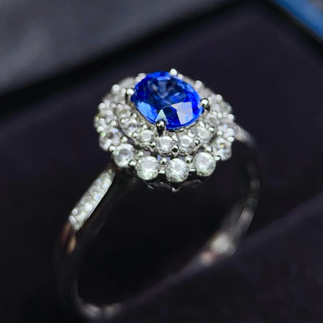 14k Gold 0.8 Ct Natural Sapphire & Diamond & Sapphire Ring - 2