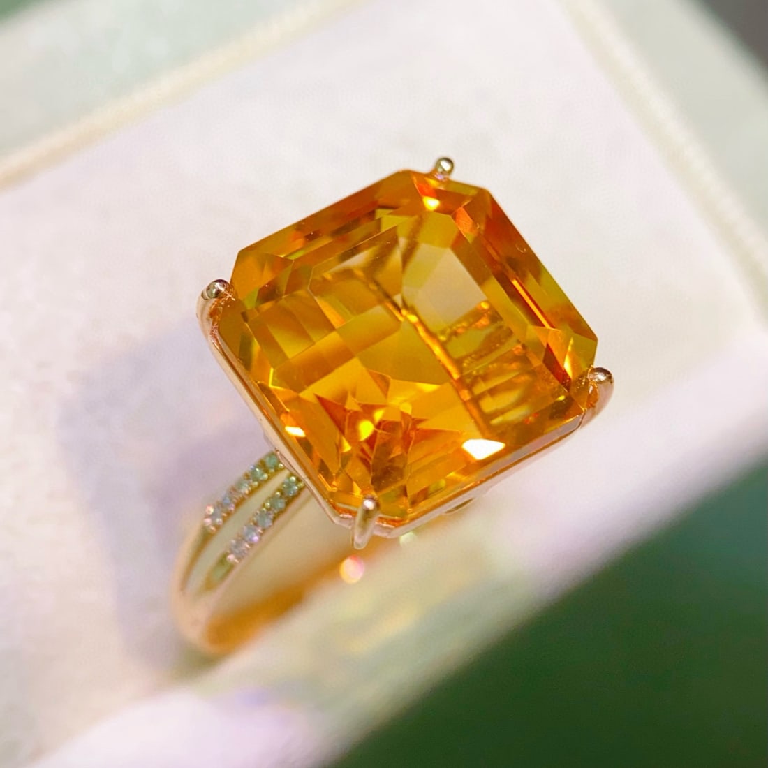 14k Gold 11.11 Ctw Natural Citrine & Diamond Ring: Ref:231044360 // gold content:14k gold // ring size:7. 25us // // main gemstone:citrine // shape:octagonal // carat weight:11. 05ct // color:yellow // treatment:natural // // adjacent gemstone 2 :