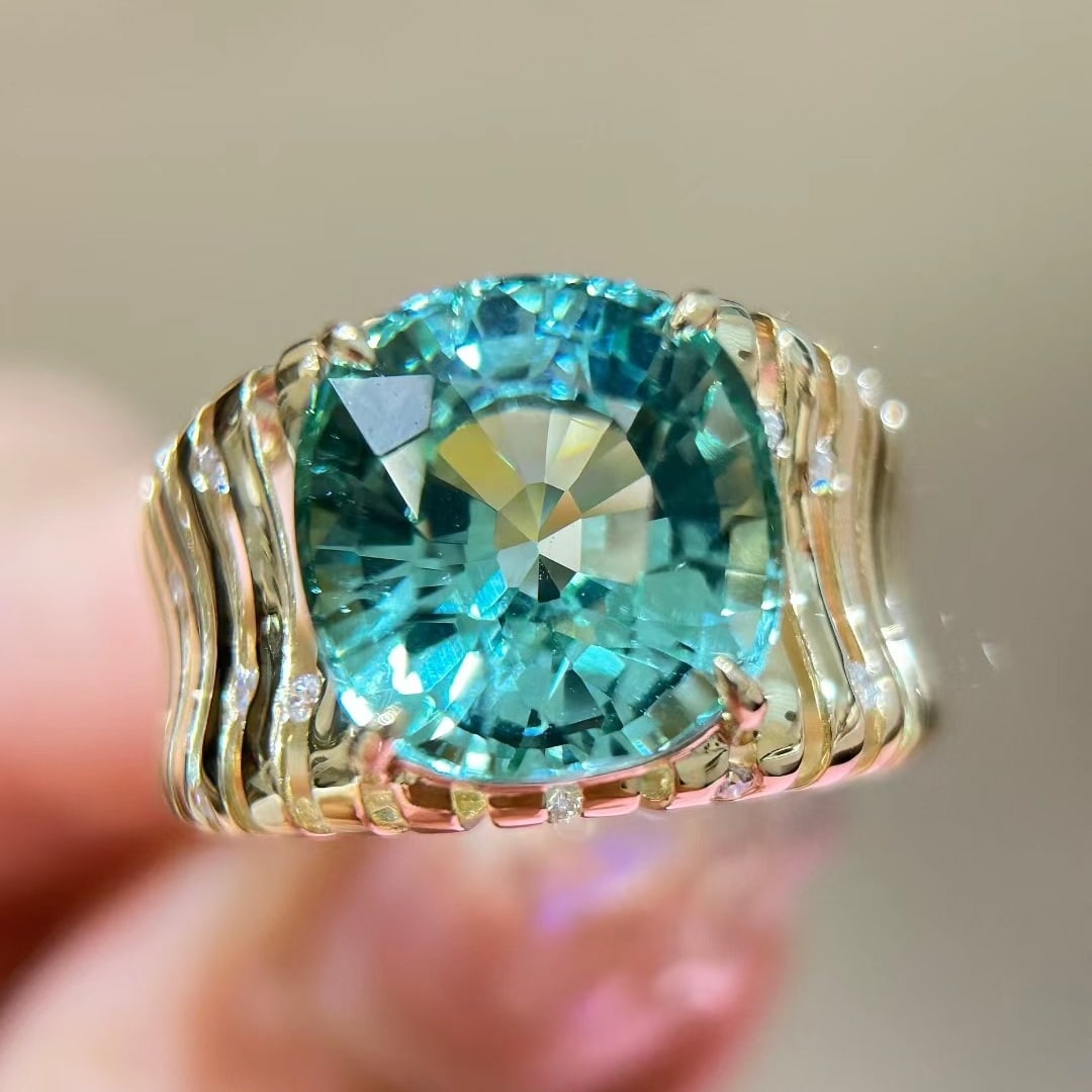 14k Gold 9.84 Ctw Natural Tourmaline & Diamond Ring: Ref:231044381 // gold content:14k gold // ring size:7. 25us // // main gemstone:tourmaline // shape:oval // carat weight:9. 55ct // color:green // treatment:natural // // adjacent gemstone 2 : diamond