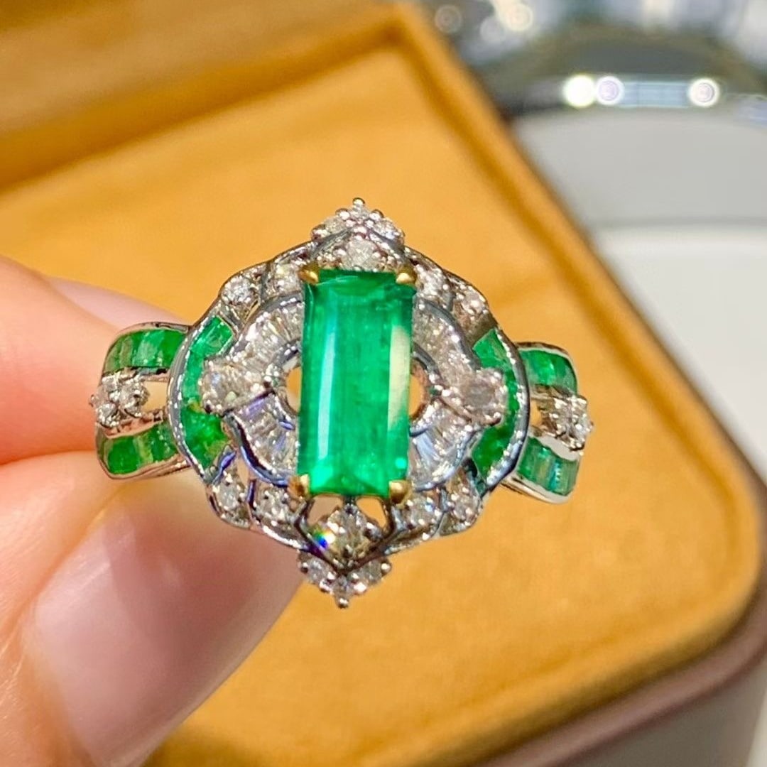 14k Gold 0.82 Ct Natural Emerald & Diamond Ring - 3