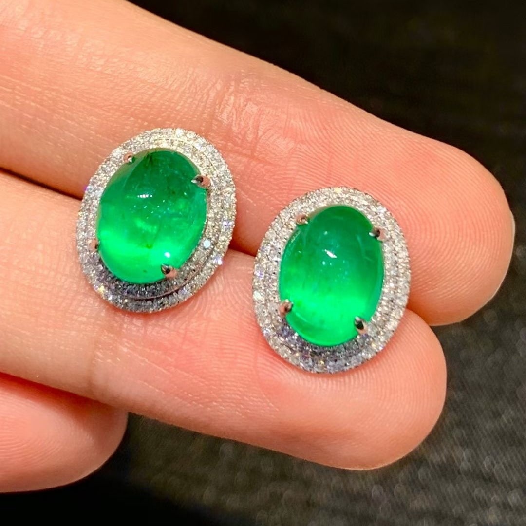 14k Gold 5.25 Ct Natural Emerald & Diamond Earrings: Ref:231044437 // gold content:14k gold // main gemstone:emerald // shape:oval // carat weight:5. 25ct // color:green // treatment:natural // // adjacent gemstone 2 : diamond // shape:round // clarity