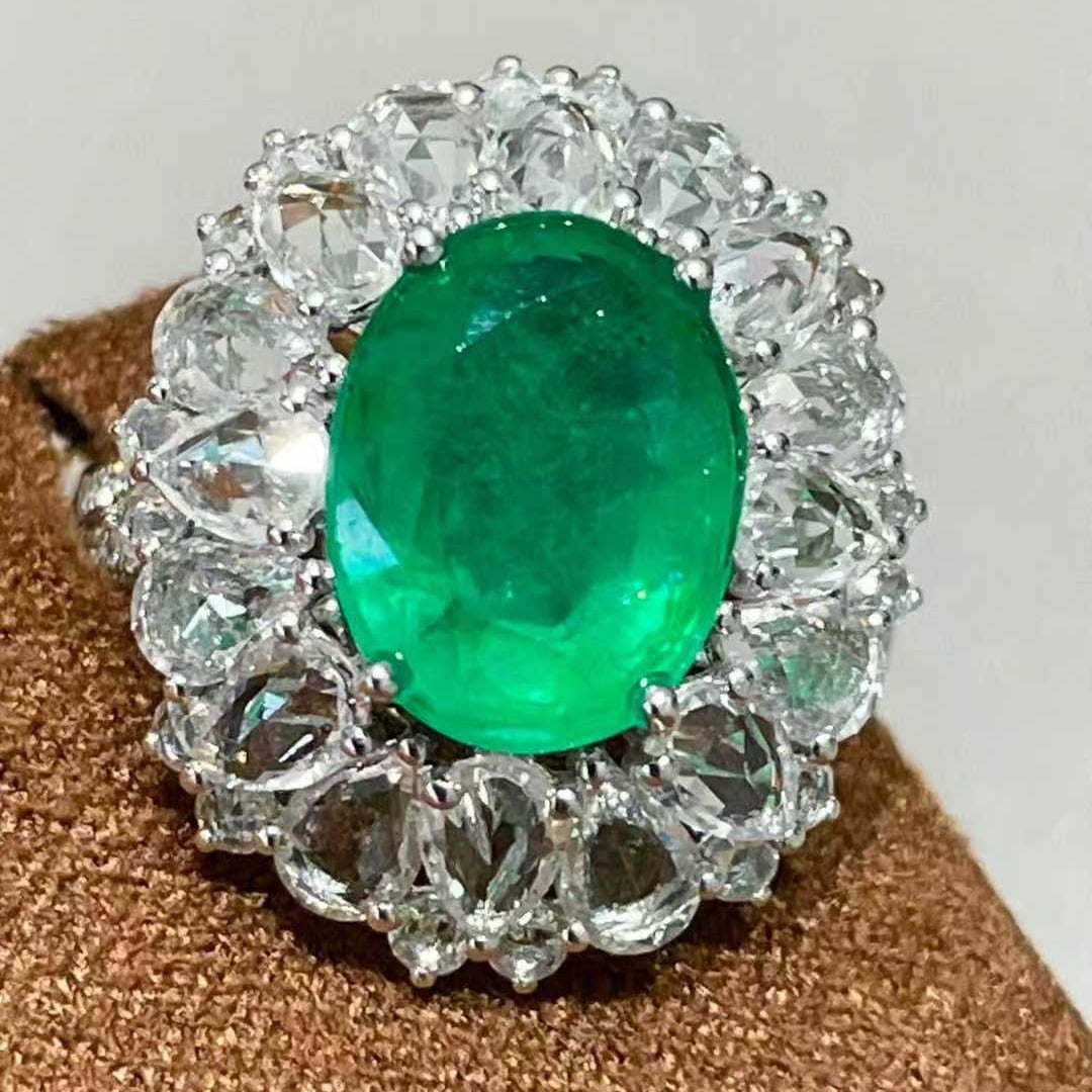 14k Gold 2.7 Ct Natural Emerald & Diamond & Sapphire Ring - 3