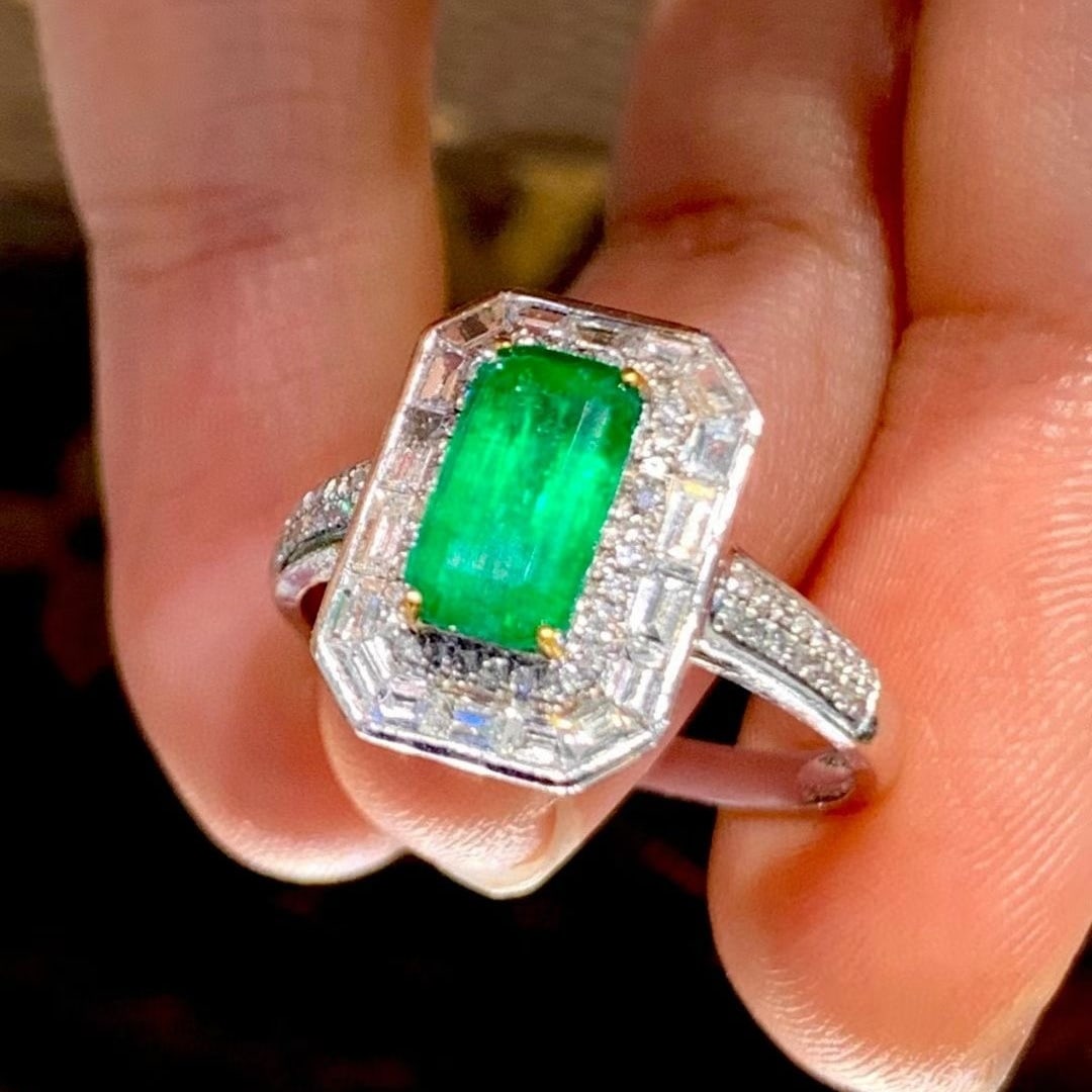 14k Gold 0.9 Ct Vivid Green Natural Emerald & Diamond Ring - 5