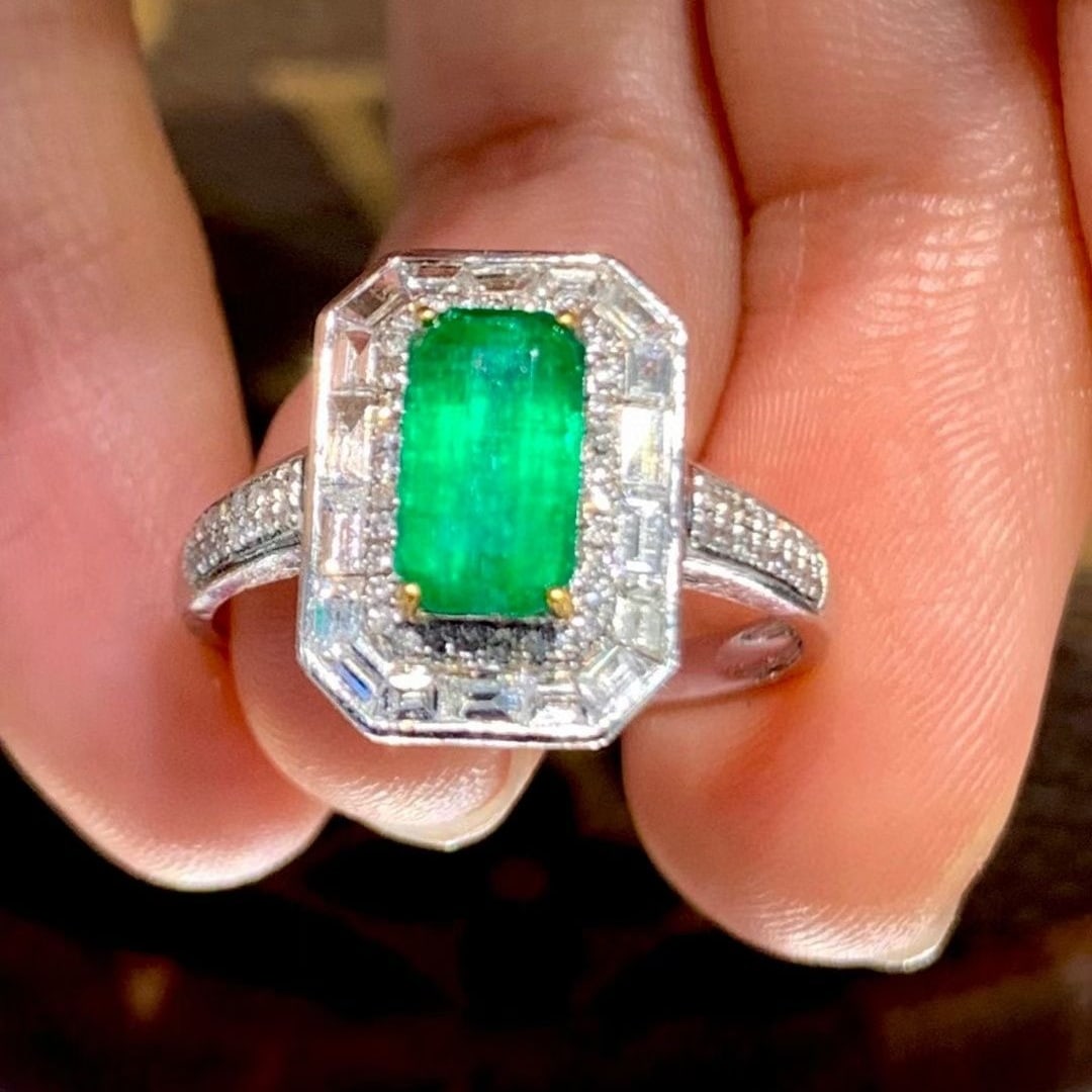 14k Gold 0.9 Ct Vivid Green Natural Emerald & Diamond Ring - 6