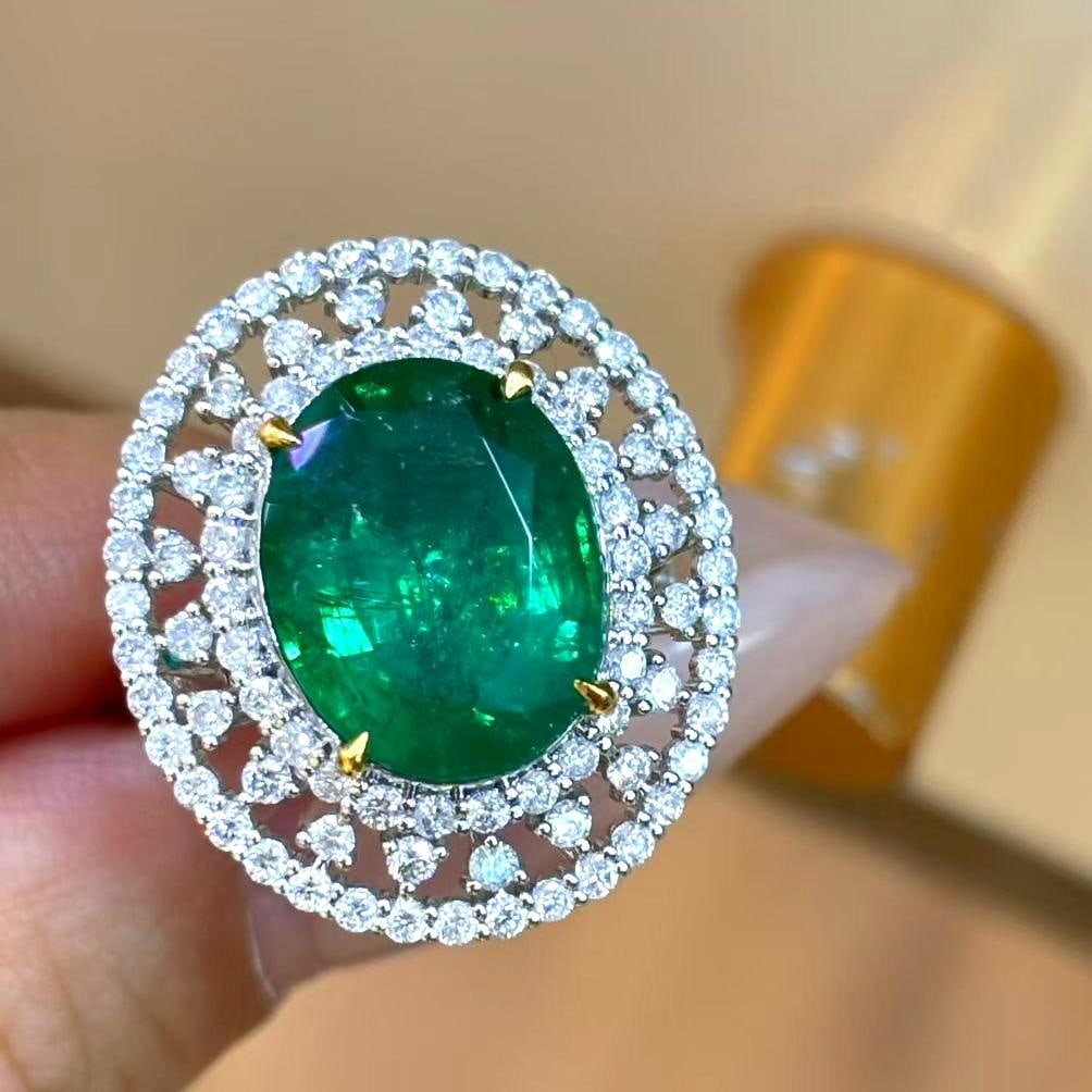14k Gold 6.4 Ct Vivid Green Natural Emerald & Diamond Ring: Ref:231041037 // gold content:14k gold // ring size:7. 25us // // main gemstone:emerald // shape:oval // carat weight:6. 4ct // color:vivid green // treatment:natural // // adjacent gemstone 2 :