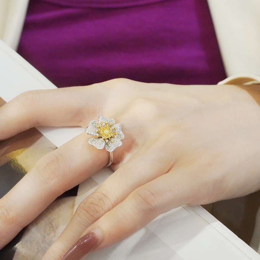 14k Gold 0.9 Ct Natural Color Diamond & Flowers Ring - 2