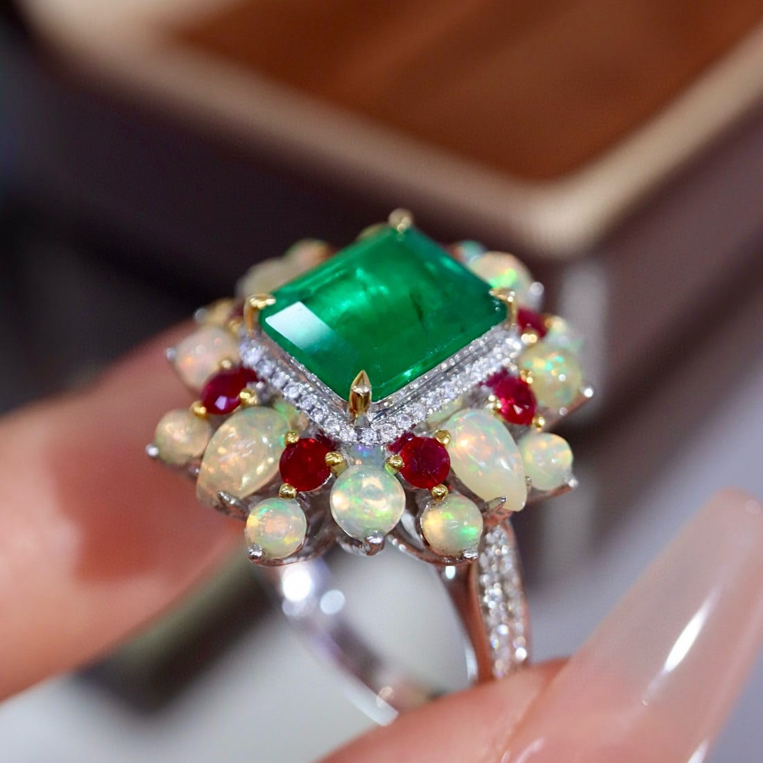 14k Gold 2.73 Ctw Vivid Green Natural Emerald & Diamond Ring - 7
