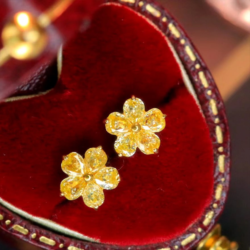 14k Gold 0.7 Ct Natural Yellow Diamond Earrings - 3