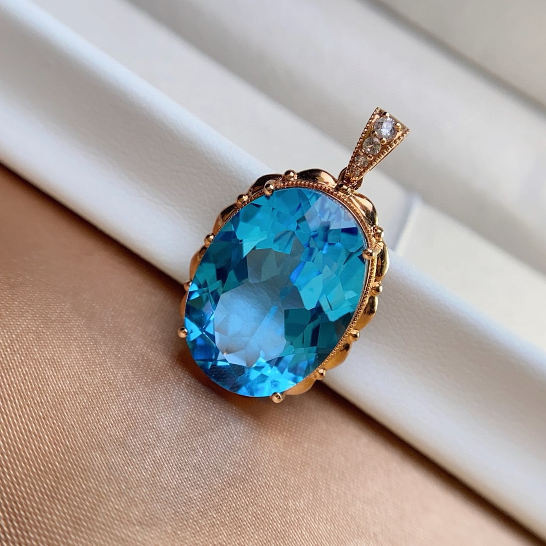 14k Gold 23.50 Ct Natural Topaz & Sapphire Pendant( Without Chain ) - 2