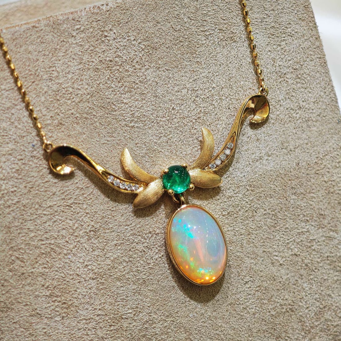 14k Gold 1.87 Ctw Natural Opal & Diamond Necklace - 7