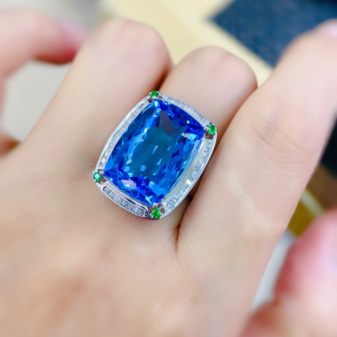 14k Gold 18.3 Ct Natural Topaz & Diamond & Tsavorite Ring - 2