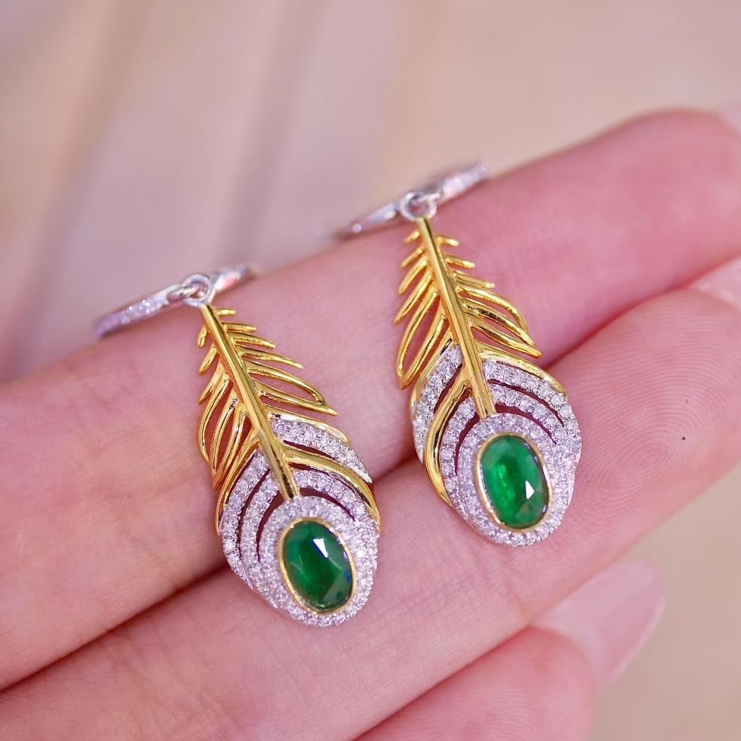14k Gold 0.7 Ct Vivid Green Natural Emerald & Diamond Earrings - 3