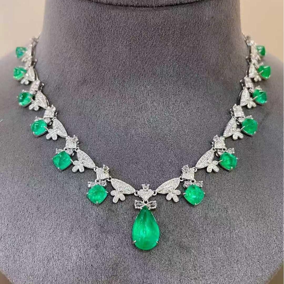 14k Gold 10.5 Ct Natural Emerald & Diamond & Sapphire Necklace: Ref:231043002 // gold content:14k gold // main gemstone:emerald // shape:multiply // carat weight:10. 5ct // color:green // treatment:natural // // adjacent gemstone 2 : diamond // shape:round //