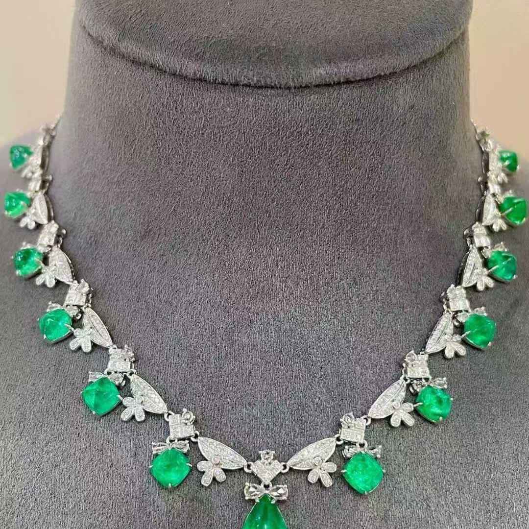 14k Gold 10.5 Ct Natural Emerald & Diamond & Sapphire Necklace - 2