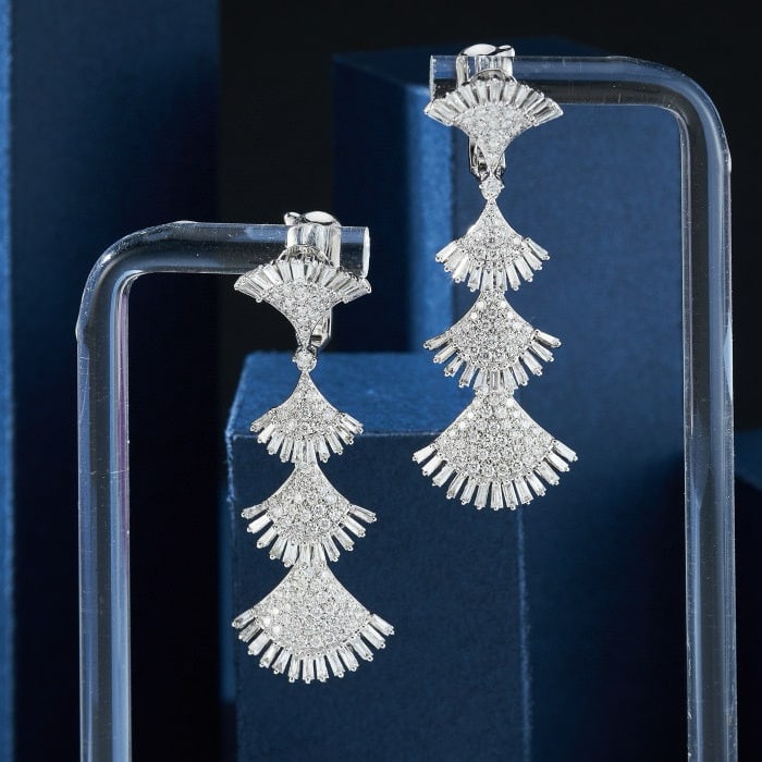14k Gold 2.63 Ctw Natural H Diamond Earrings: Ref:231043033 // gold content:14k gold // main gemstone:diamond // shape:baguette // carat weight:1. 30ct // clarity grade:vs-si // color:h // treatment:natural // // adjacent gemstone 2 : diamond // 
