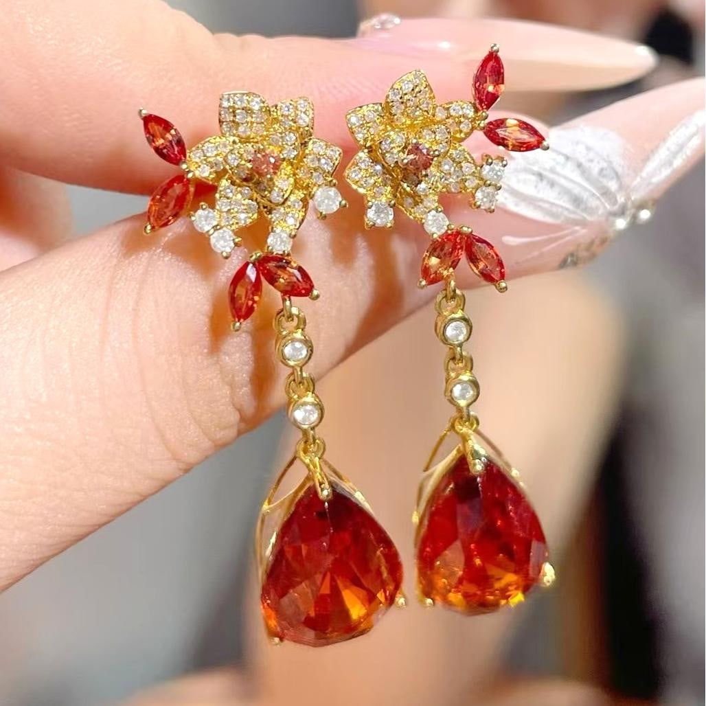 14k Gold 13.9 Ct Natural Spessartine & Diamond Earrings: Ref:231043045 // gold content:14k gold // main gemstone:spessartine // shape:pear // carat weight:13. 9ct // color:orange // treatment:natural // // adjacent gemstone 2 : diamond // shape:round //