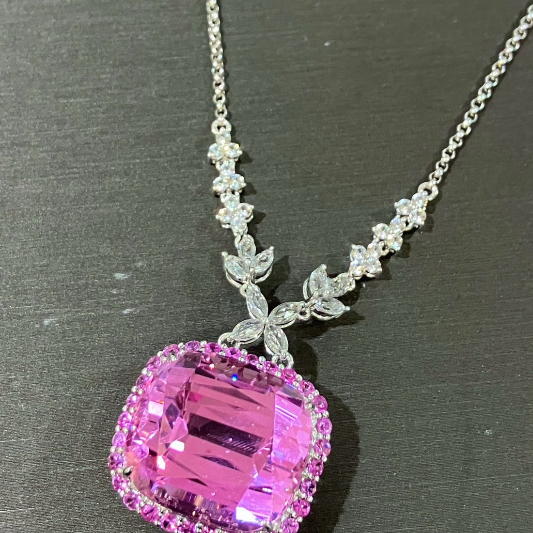 14k Gold 34.84 Ctw Natural Kunzite & Sapphire Necklace: Ref:231043053 // gold content:14k gold // main gemstone:kunzite // shape:cushion // carat weight:32. 25ct // color:purple // treatment:natural // // adjacent gemstone 2 : sapphire // shape:multiply