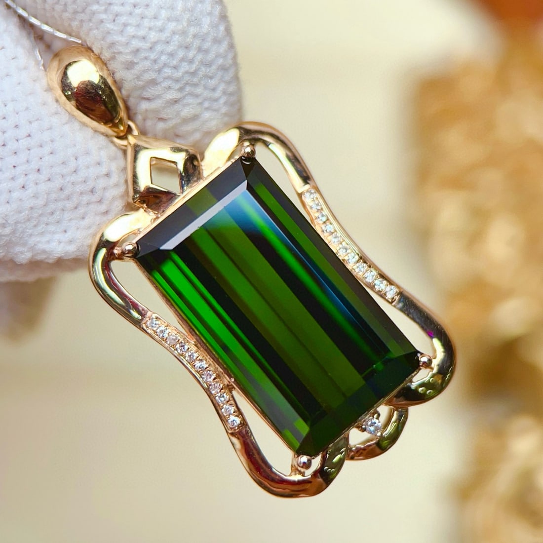 14k Gold 16.57 Ctw Natural Tourmaline & Diamond Pendant( Without Chain ): Ref:231043083 // gold content:14k gold // main gemstone:tourmaline // shape:octagonal // carat weight:16. 5ct // color:green // treatment:natural // // adjacent gemstone 2 : diamond // number of