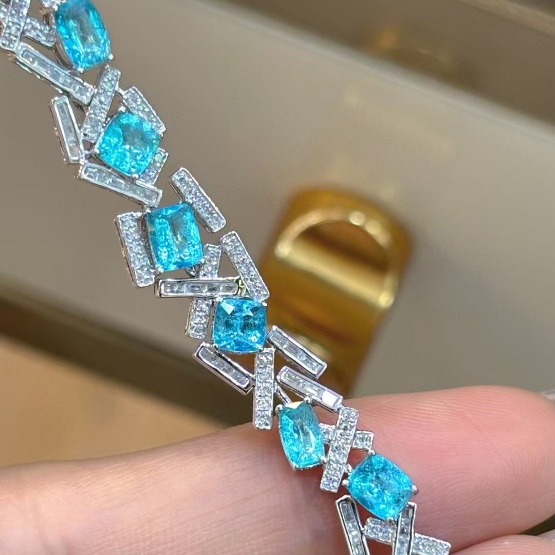 14k Gold 5.03 Ct Natural Paraiba Tourmaline & Diamond Bracelet: Ref:231043084 // gold content:14k gold // main gemstone:paraiba tourmaline // shape:cushion // carat weight:5. 03ct // color:blue // treatment:natural // // adjacent gemstone 2 : diamond //