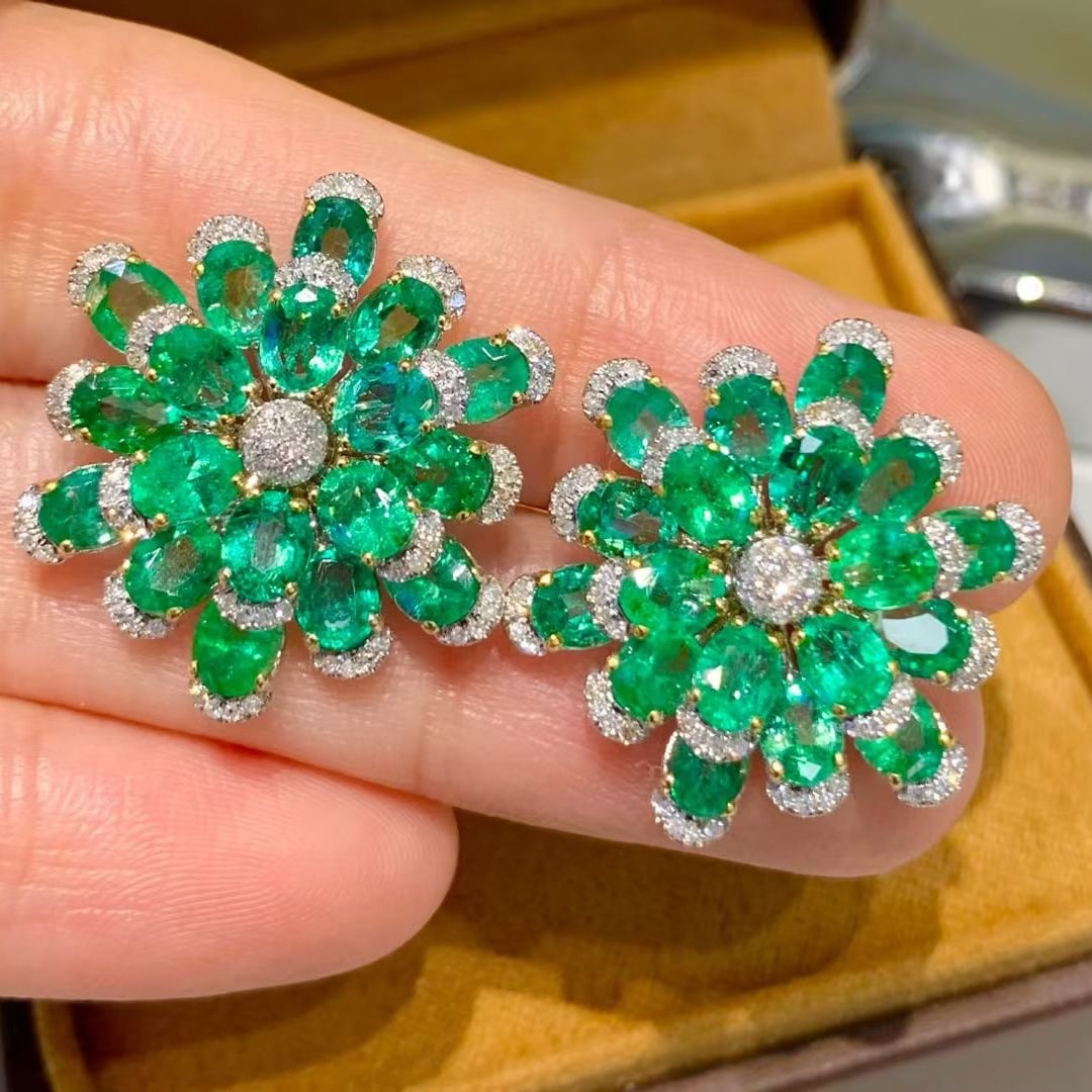 14k Gold 8 Ct Natural Emerald & Diamond Earrings - 3
