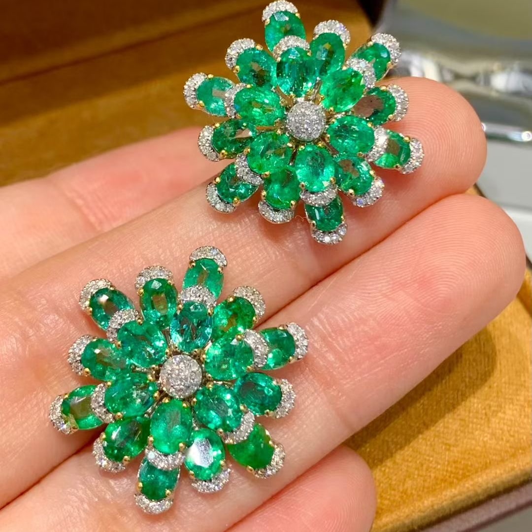 14k Gold 8 Ct Natural Emerald & Diamond Earrings - 5