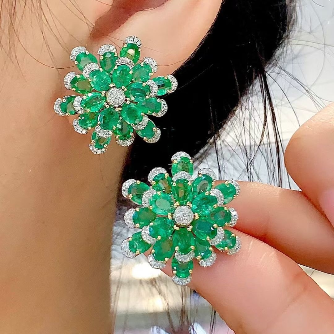 14k Gold 8 Ct Natural Emerald & Diamond Earrings - 6
