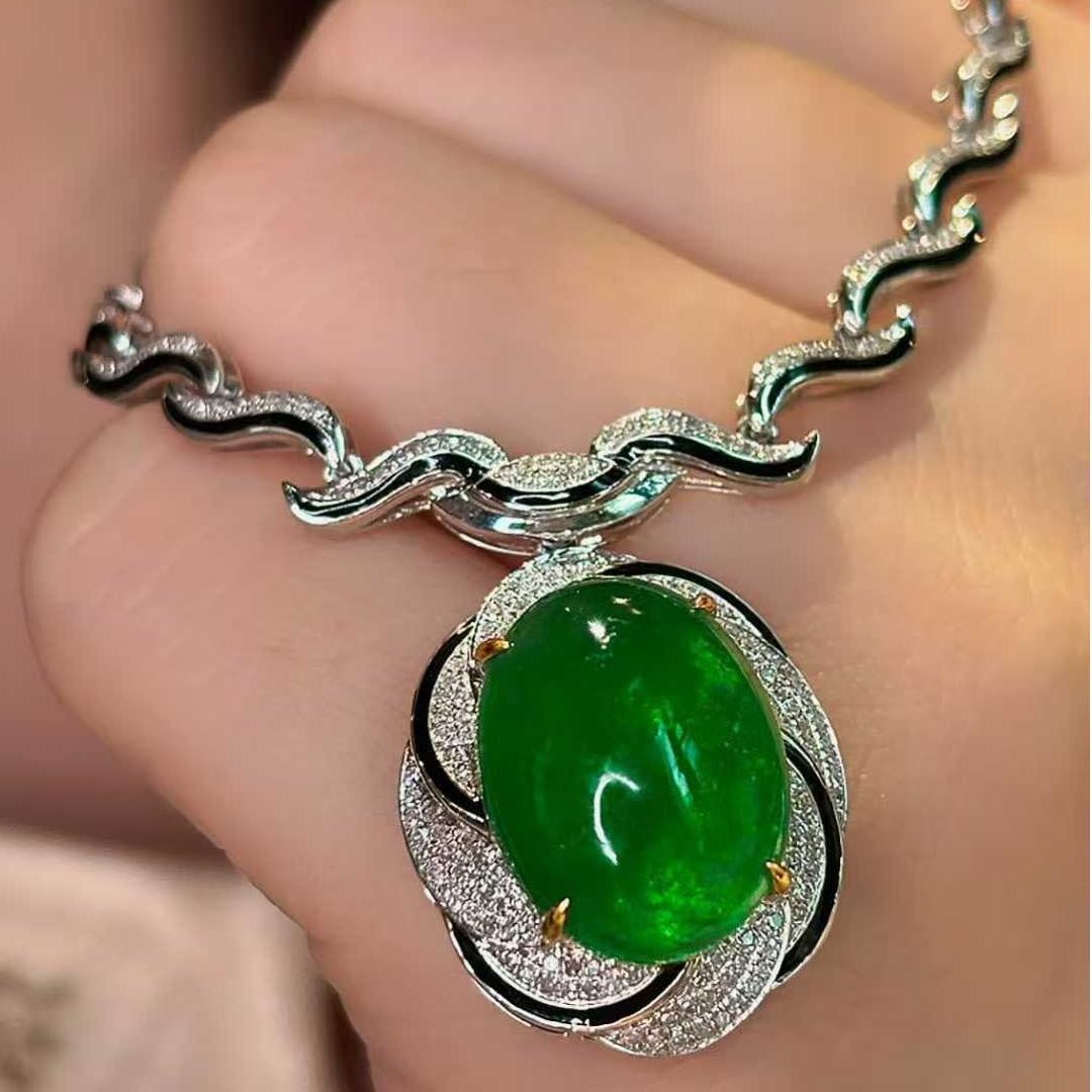 14k Gold 11.32 Ct Vivid Green Natural Emerald & Diamond Necklace: Ref:231043100 // gold content:14k gold // main gemstone:emerald // shape:oval // carat weight:11. 32ct // color:vivid green // treatment:natural // // adjacent gemstone 2 : diamond // shape:round //