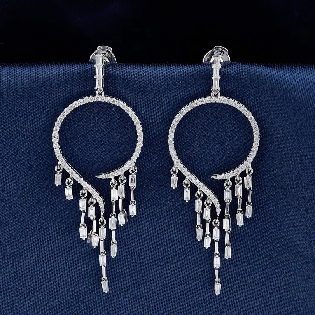 14k Gold 1.19 Ctw Natural H Diamond Earrings: Ref:231043109 // gold content:14k gold // main gemstone:diamond // shape:baguette // carat weight:0. 67ct // clarity grade:vs-si // color:h // treatment:natural // // adjacent gemstone 2 : diamond // 