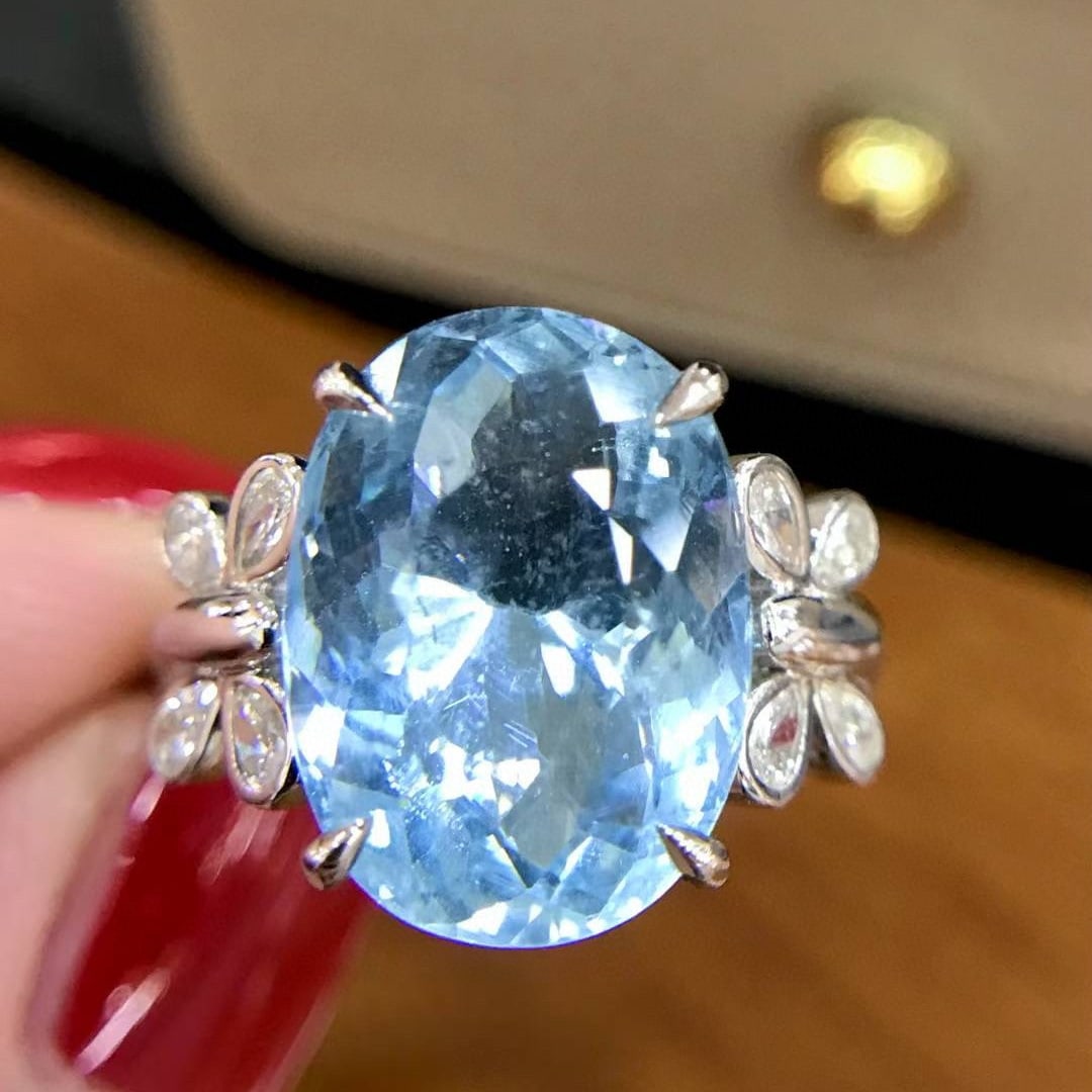 14k Gold 6.49 Ctw Natural Aquamarine & Diamond Ring: Ref:231043126 // gold content:14k gold // ring size:7. 25us // // main gemstone:aquamarine // shape:oval // carat weight:6. 1ct // color:santa maria color // treatment:natural // // adjacent gemstone 