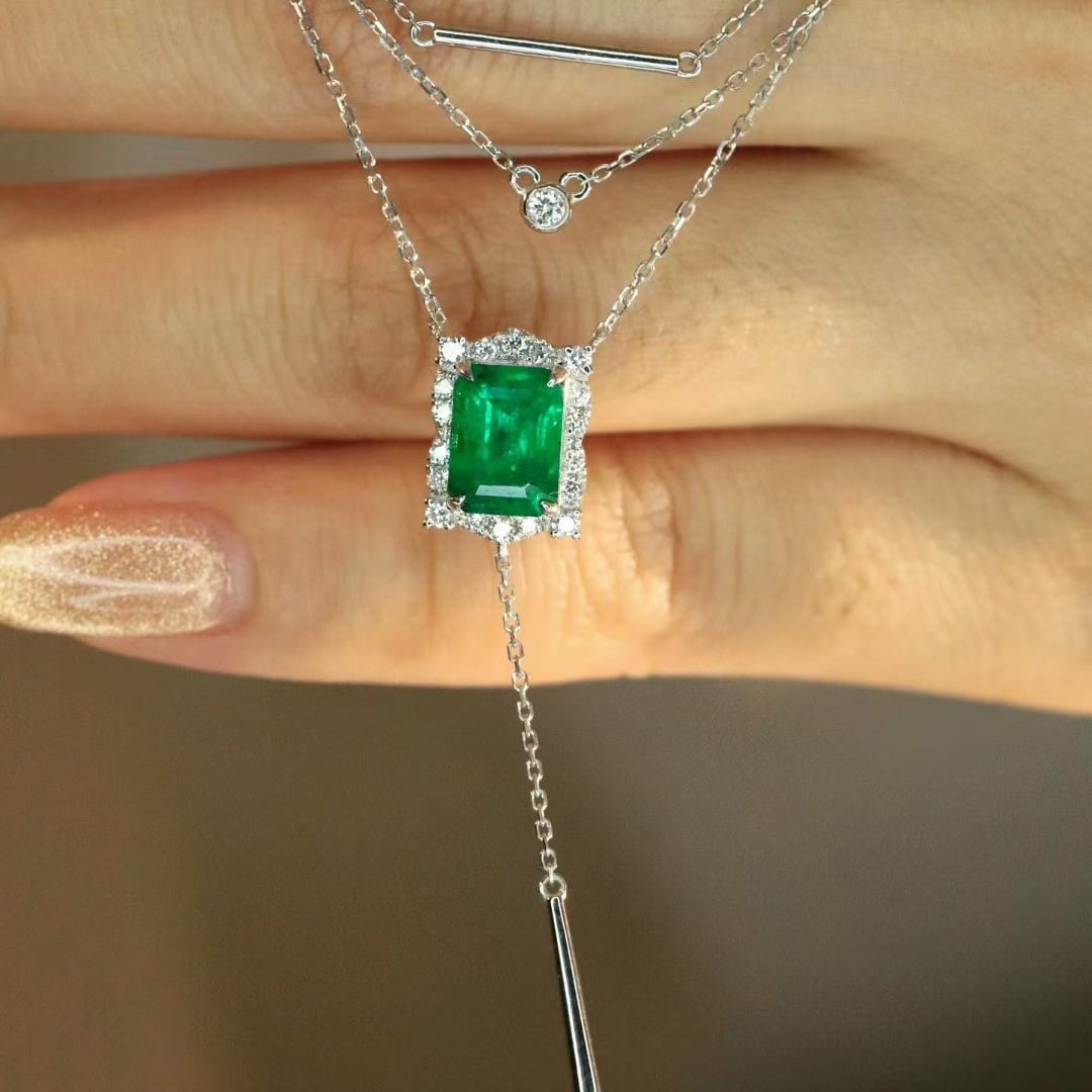 14k Gold 1.84 Ctw Vivid Green Natural Emerald & Diamond Necklace: Ref:231043132 // gold content:14k gold // main gemstone:emerald // shape:octagonal // carat weight:1. 59ct // color:vivid green // treatment:natural // // adjacent gemstone 2 : diamond // shape:round