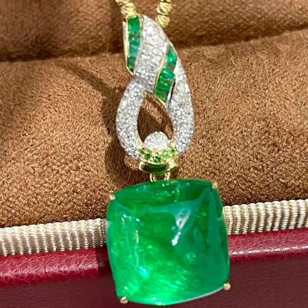 14k Gold 8.78 Ct Natural Emerald & Diamond Pendant( Without Chain ): Ref:231043136 // gold content:14k gold // main gemstone:emerald // shape:sugar-loaf // carat weight:8. 78ct // color:green // treatment:natural // // adjacent gemstone 2 : diamond // shape:round //