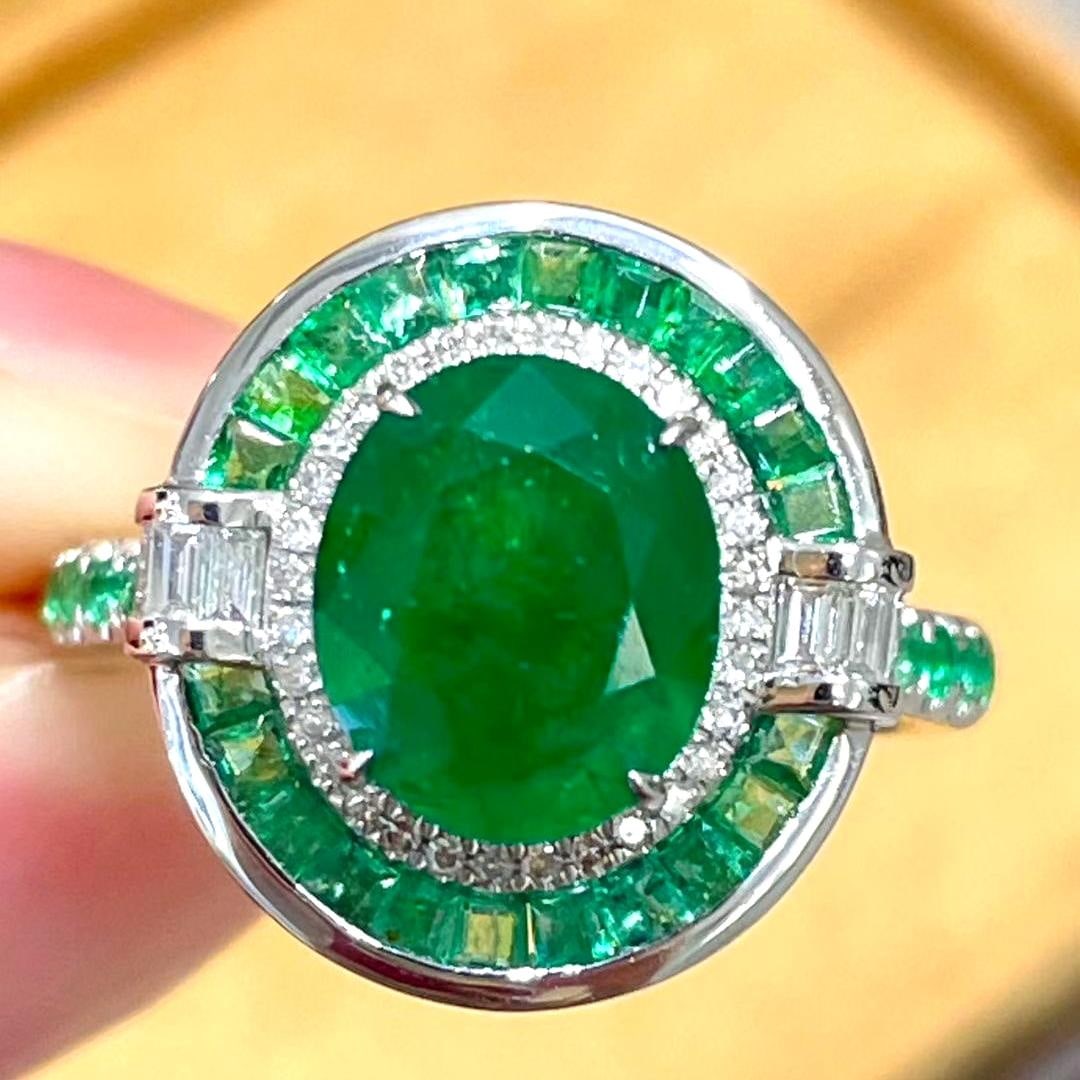 14k Gold 3.73 Ct Natural Emerald & Diamond Ring: Ref:231043137 // gold content:14k gold // ring size:7. 25us // // main gemstone:emerald // shape:oval // carat weight:3. 73ct // color:green // treatment:natural // // adjacent gemstone 2 : diamond