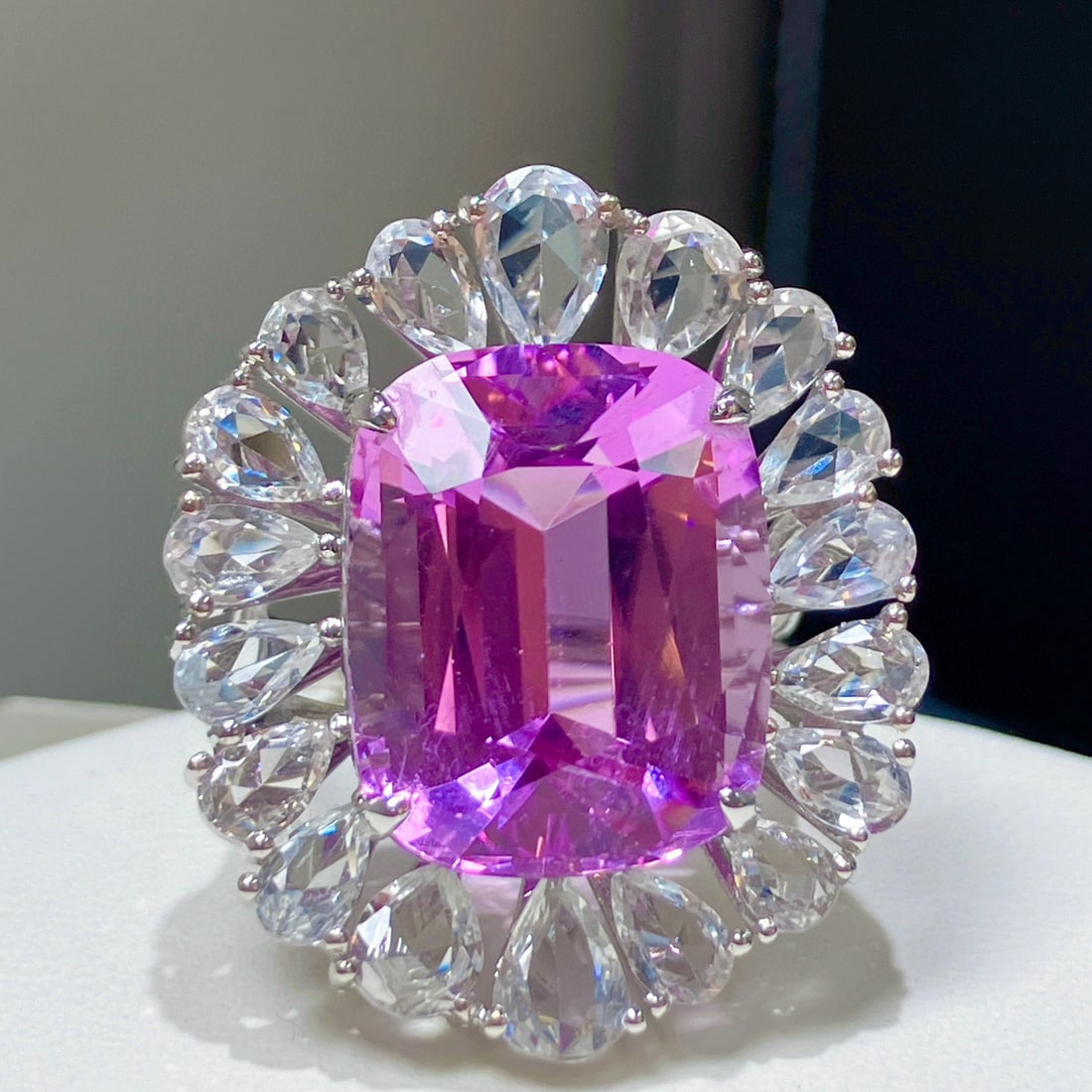 14k Gold 20.03 Ctw Natural Kunzite & Sapphire Ring: Ref:231043147 // gold content:14k gold // ring size:7. 25us // // main gemstone:kunzite // shape:cushion // carat weight:15. 3ct // color:purple // treatment:natural // // adjacent gemstone 2 : sapphi